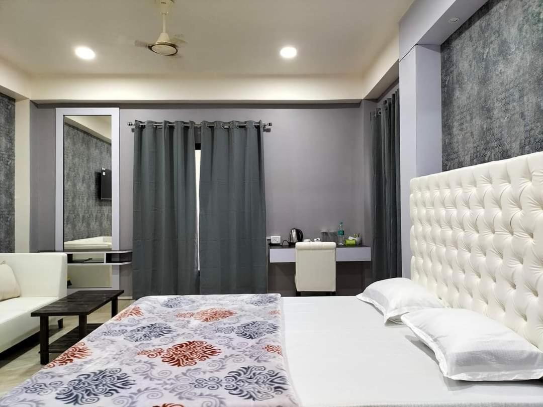 Radiant Club & Resort 因帕尔 外观 照片