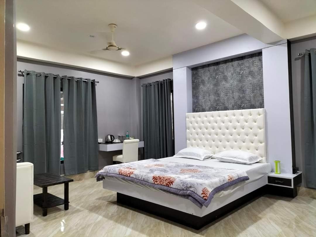 Radiant Club & Resort 因帕尔 外观 照片